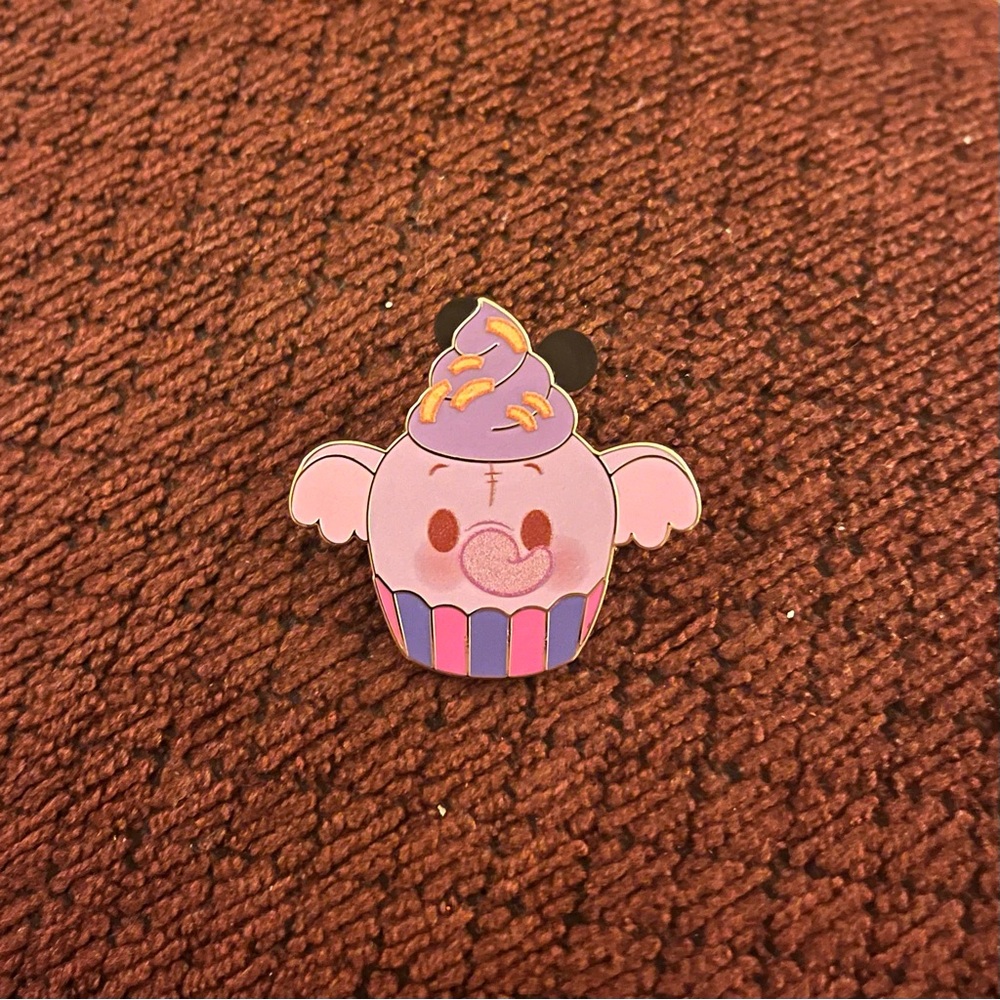 Disney Munchlings Series 4 Mystery Pin Lumpy the Heffalump Cupcake
